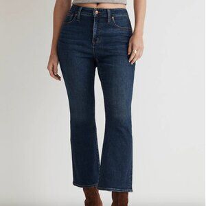 MADEWELL Petite Curvy Kick Out Crop Jeans in Colleton Wash